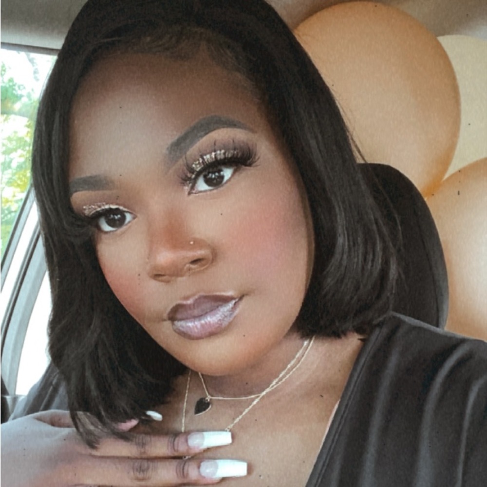 Meet your Posher, Aisha